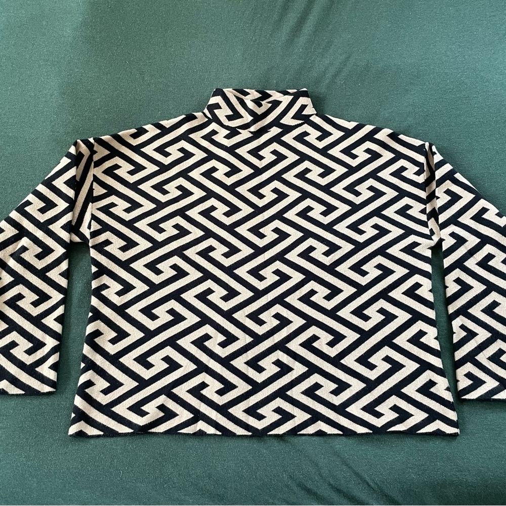 Geometric Patterned Sweater - Picture 6 of 11